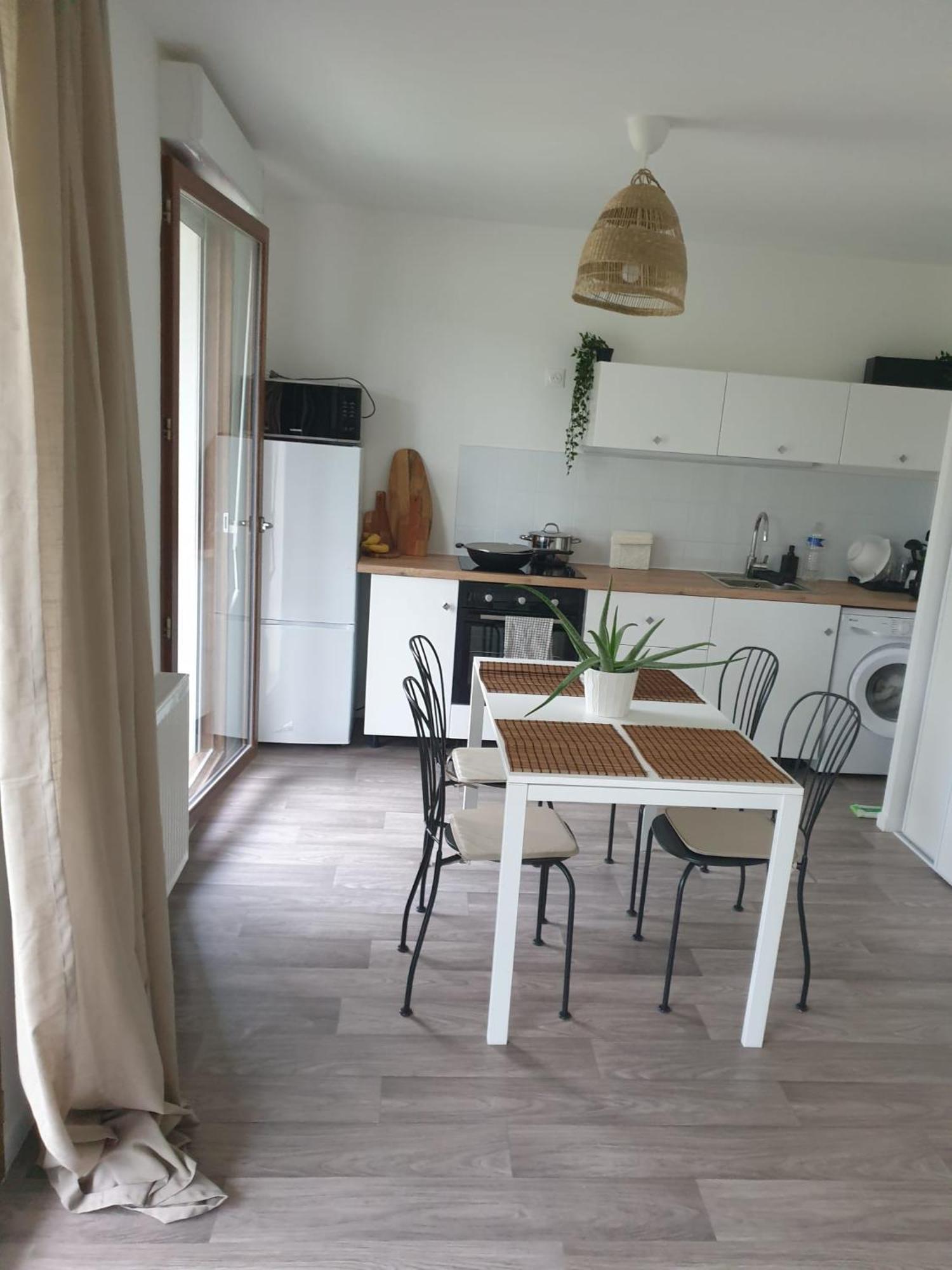 Allee Des Cedres Villepinte  Kültér fotó